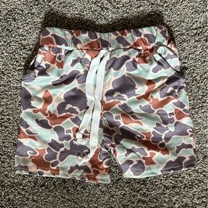 NWOT boutique camo shorts sz 4